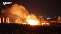 Жители дома в Киеве, в который попала российская ракета, рассказывают об обстреле